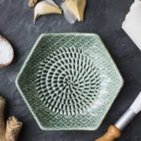 The Grate Plate Ceramic Grater (Includes peeler and brush) Sage Green - Picture 4 of 8